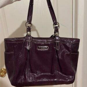 Beautiful vintage coach purse in the prettiest deep purple colour